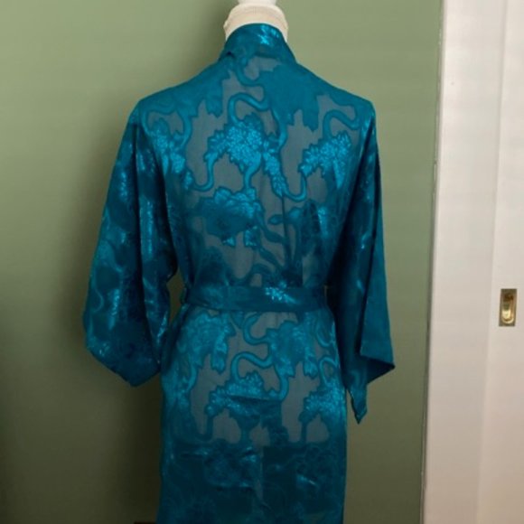 Victoria's Secret Vintage Floral Robe - Picture 4 of 12